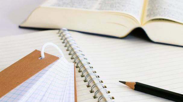 受験勉強 教育イメージ 英和辞典と単語帳 受験勉強 教育イメージ 英和辞典と単語帳の写真
