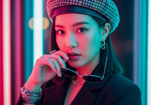 サイバー調女性ナイトポートレート サイバー調女性ナイトポートレートの写真