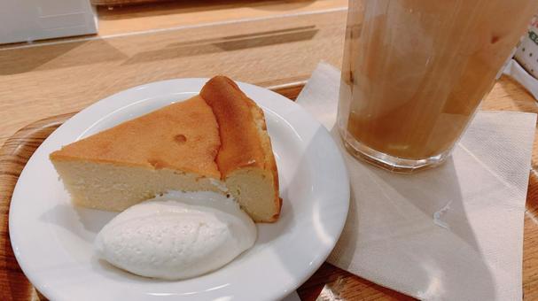 チーズケーキでティータイム チーズケーキでティータイムの写真