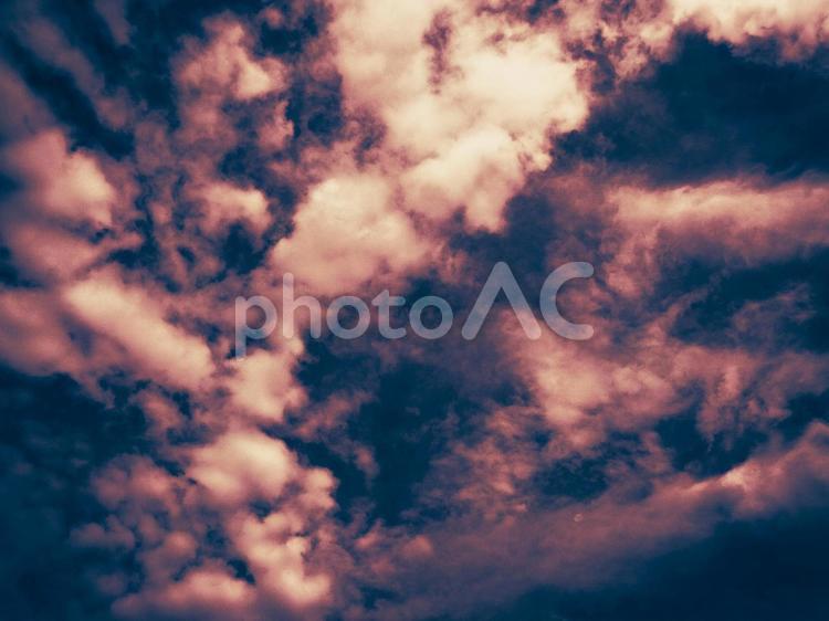 暗黒世界をイメージした空 暗黒,異世界,不気味の写真素材