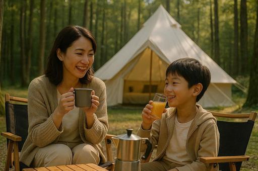 キャンプ施設で飲み物を飲む親子 キャンプ施設で飲み物を飲む親子の写真