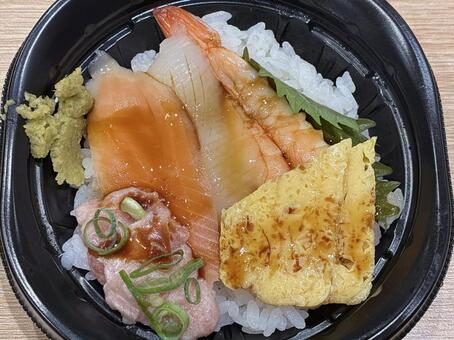 わさびと醤油を添えた海鮮丼 海鮮丼,わさび,醤油の写真素材