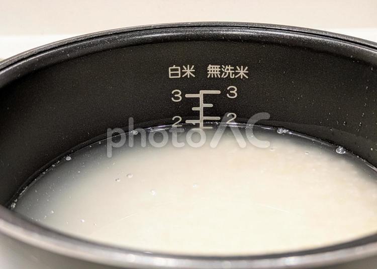 米をセットした炊飯器 米,白米,炊くの写真素材
