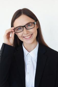 メガネを待ち笑う外国人女性 女性,外国人,メガネの写真素材