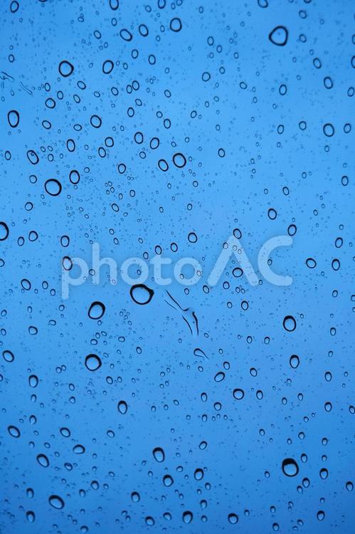 青色と水滴／背景／縦サイズ 雨,水滴,水の写真素材