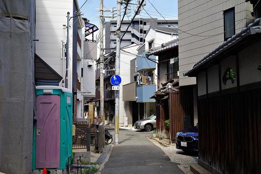 昭和の雰囲気を残す町角 昭和の雰囲気を残す町角 町角,路地,隘路の写真素材