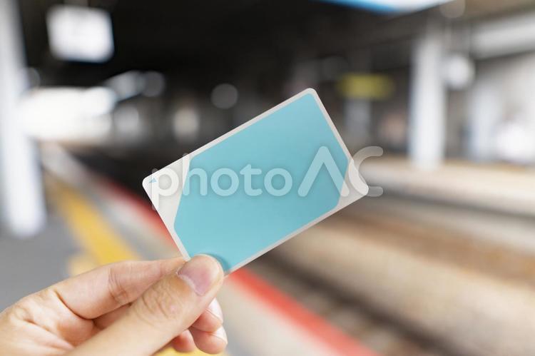 ICカードを持つ手 ic,icカード,カードの写真素材