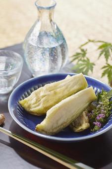 水茄子のぬか漬けと日本酒 水茄子のぬか漬けと日本酒 水茄子,ぬか漬け,漬物の写真素材