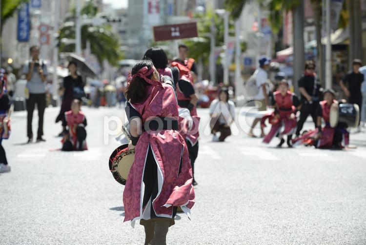 一万人のエイサー踊り隊 一万人のエイサー踊り隊,エイサー,国際通りの写真素材