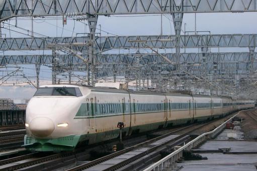200系新幹線疾走 200系新幹線疾走 200系新幹線,高速鉄道,東北新幹線の写真素材