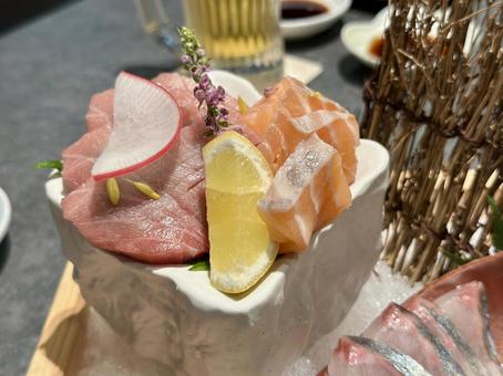 Three types of seasonal sashimi served on ice, JPG Three types of seasonal sashimi served on ice, JPG