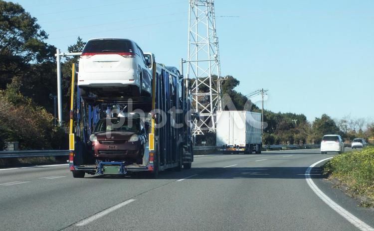 キャリアカーが運ぶたくさんの車 キャリアカー,カーキャリアー,トラックの写真素材