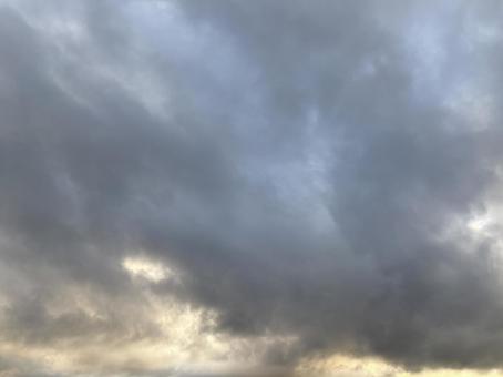 低い雲 低い雲の写真