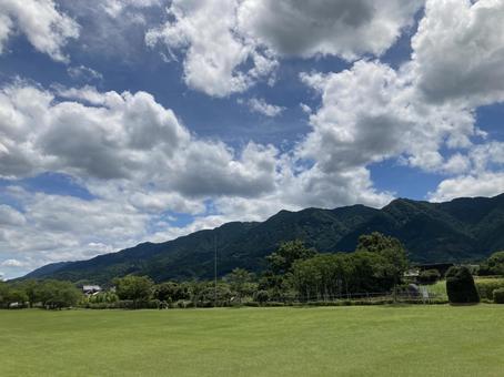夏の空と雲と山と緑 夏の空と雲と山と緑の写真