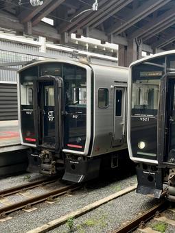熊本駅 817系 鹿児島本線普通列車 jr九州,817系,熊本駅の写真素材
