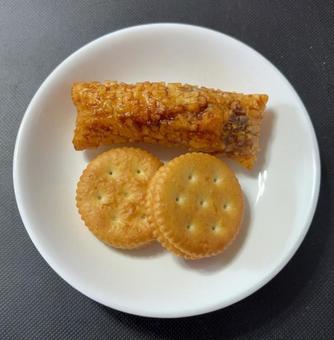 田舎のおかきとピーナッツバターサンド 田舎のおかきとピーナッツバターサンドの写真