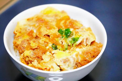かつ丼 食事,食卓,かつ丼の写真素材