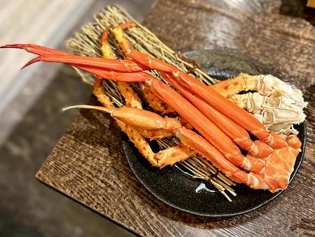 タラバガニとズワイガニの浜茹で量り売り タラバガニとズワイガニの浜茹で量り売りの写真