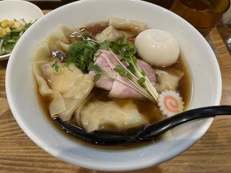ワンタン麺 ワンタン麺の写真