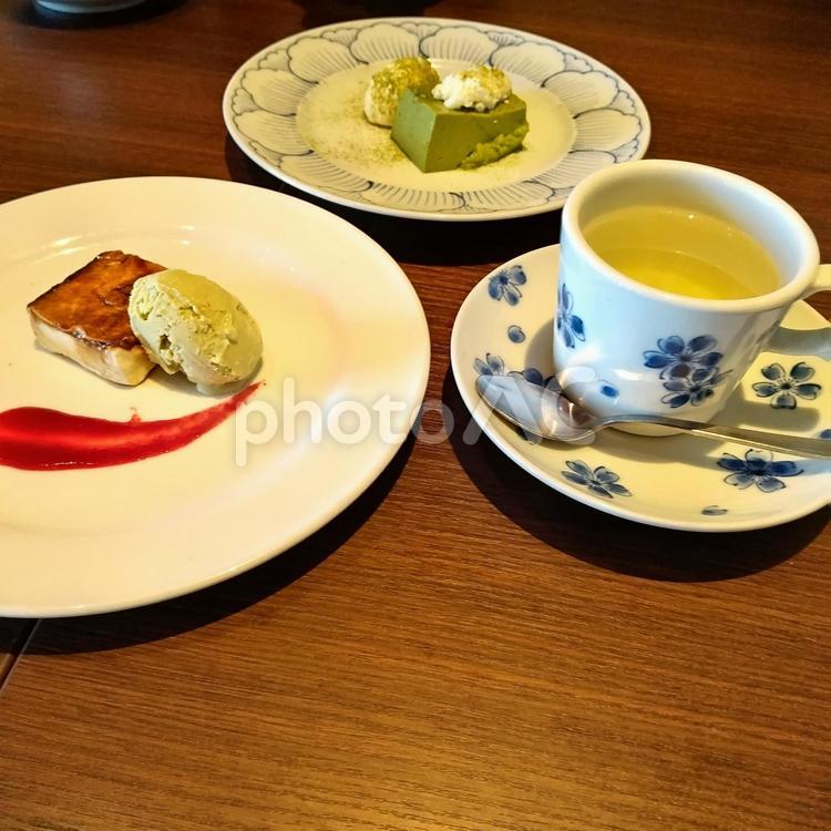 カタラーナと抹茶ムース～柚子茶 食べ物,カタラーナ,ピスタチオの写真素材
