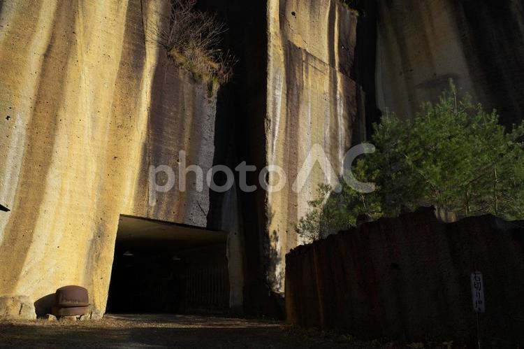 旧採石場の石壁 採石場,岩,石の写真素材