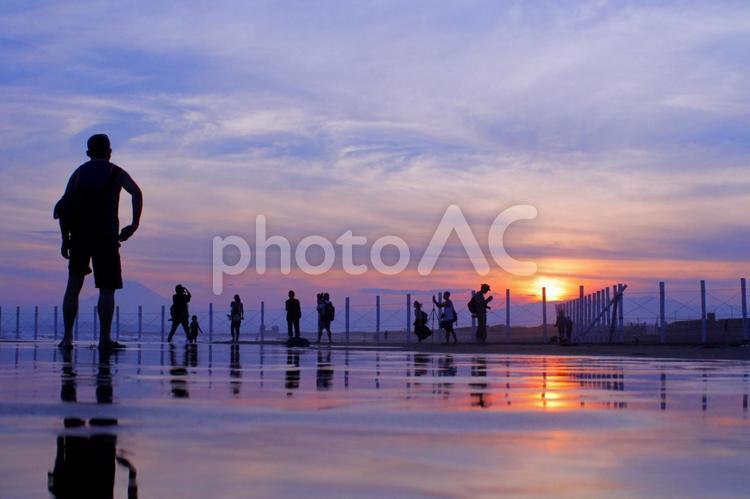 湘南の風景 夕焼け,夕陽,鵠沼海岸の写真素材