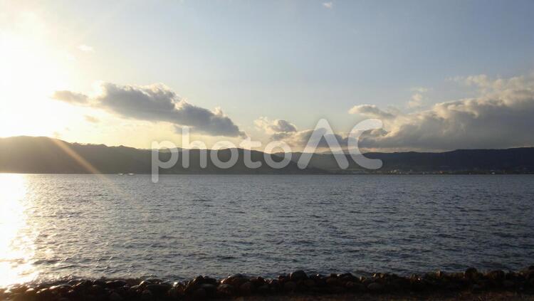日暮れの諏訪湖 日暮れ,日没,諏訪湖の写真素材