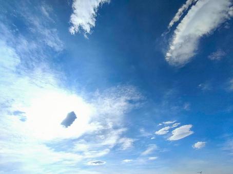 青空と雲と日差し 青空と雲と日差しの写真