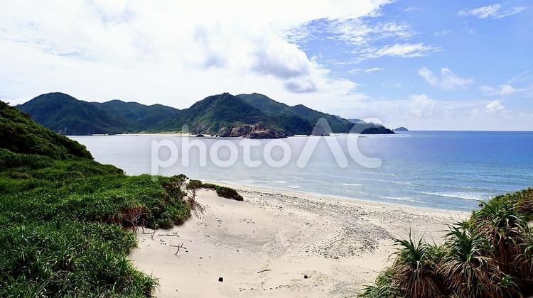 沖縄県慶良間諸島嘉比島の海岸と阿嘉島 嘉比島,阿嘉島,海の写真素材