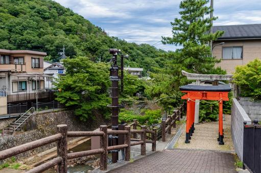 緑に囲まれた日本の風景と鳥居 神戸,有馬,観光地の写真素材