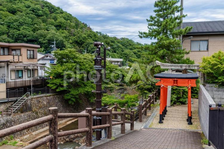 緑に囲まれた日本の風景と鳥居 神戸,有馬,観光地の写真素材