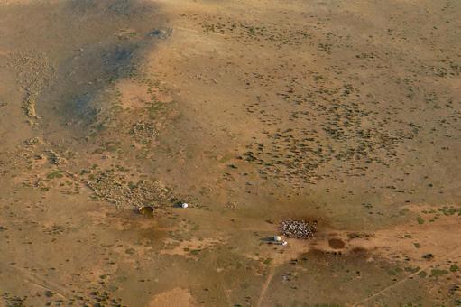 上空から見たモンゴルの平原 上空から見たモンゴルの平原の写真
