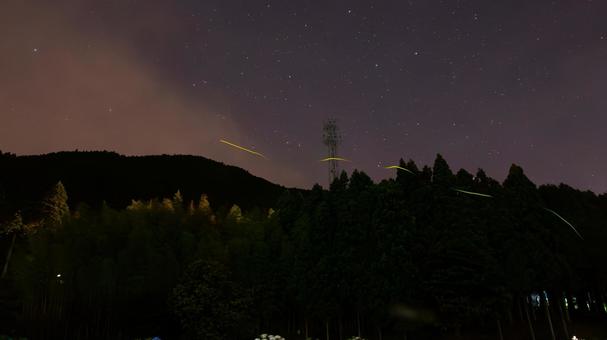 山里に舞う幻想のホタル 山里に舞う幻想のホタル ホタル,山,夜の写真素材