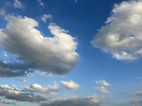青空と雲 青空と雲 空,背景,ブルースカイの写真素材
