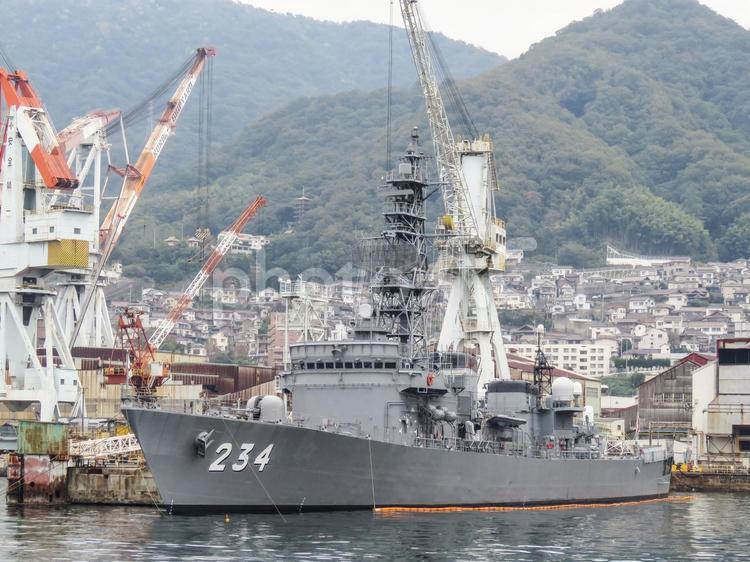 造船所で修理中の海上自衛隊 護衛艦とね 海上自衛隊,自衛隊,護衛艦の写真素材
