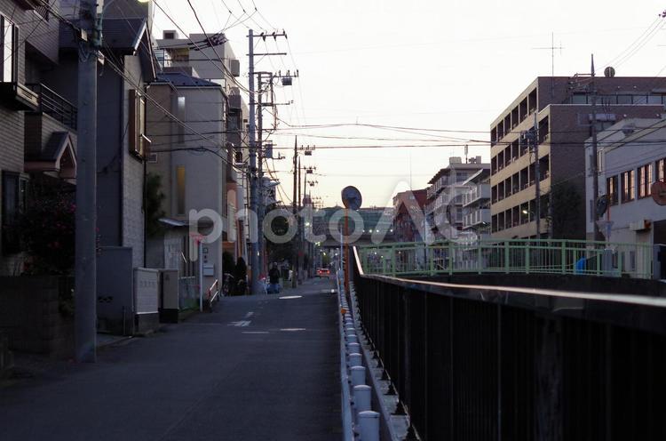 下町の路地と橋 下町,道,路地の写真素材