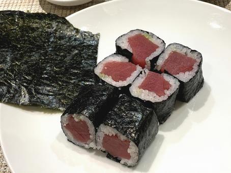 Photo, super delicious tuna rolls 2024, high-quality tuna, high-quality seaweed, 