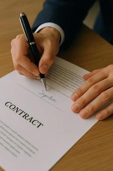 契約の瞬間の写真