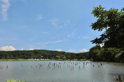晴天の飯綱高原 霊仙寺湖2 晴天の飯綱高原 霊仙寺湖2 絶景,景色,風景の写真素材