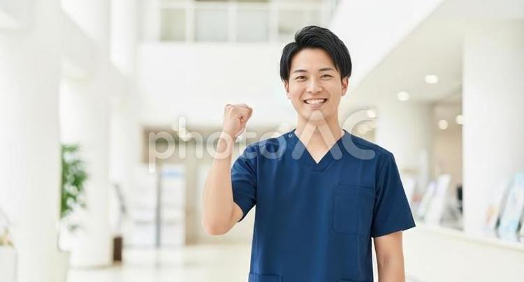 笑顔でガッツポーズをするアジア人看護師 看護師,ガッツポーズ,応援の写真素材
