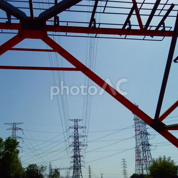 鉄塔がある風景 鉄塔,送電線,電線の写真素材