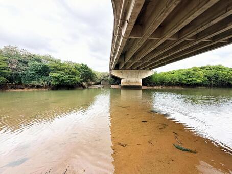 宮良川と橋の下 宮良川,川,橋の写真素材