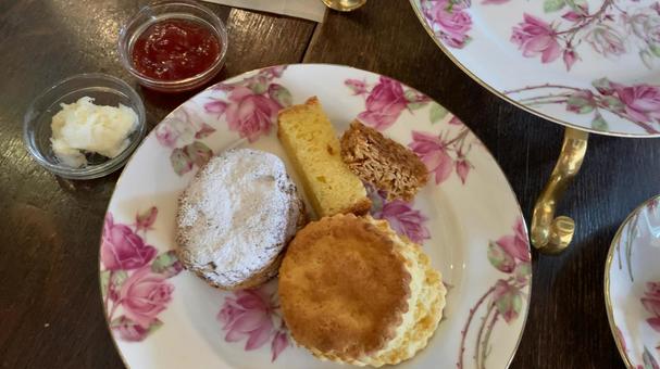 Scones with clotted cream and strawberry jam, JPG Scones with clotted cream and strawberry jam, JPG