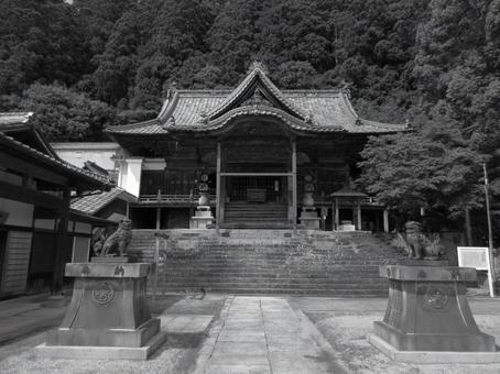 徳島県-箸蔵寺-護摩殿-白黒 徳島県-箸蔵寺-護摩殿-白黒の写真
