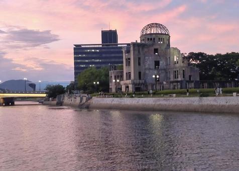 原爆ドームと夕焼け 原爆ドームと夕焼け 広島,世界遺産,原爆ドームの写真素材