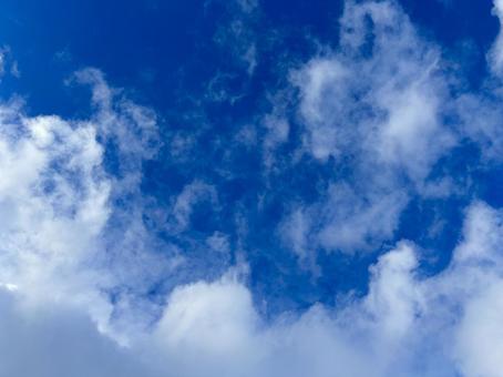 きれいな青空と白い雲 きれいな青空と白い雲の写真