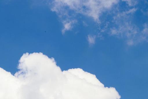 山頂から見た空 山頂から見た空の写真