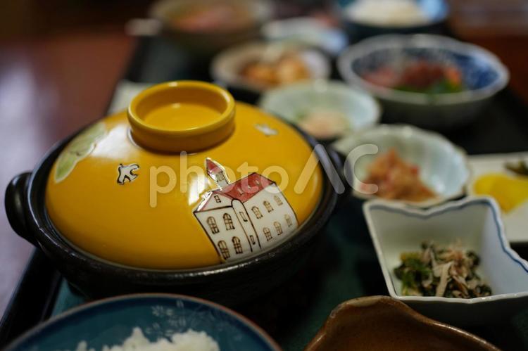 定食屋のお洒落なお鍋の焼物 鍋,食器,インテリアの写真素材