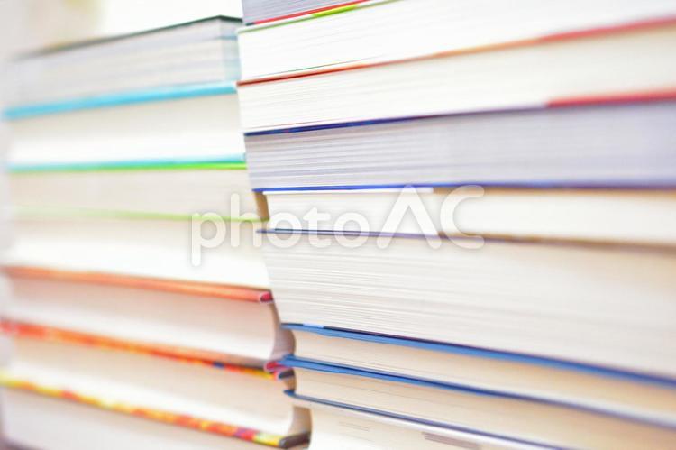 積み上げられた本　読書のイメージ 読書,本,積み上げられた本の写真素材