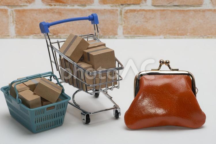 がま口と商品が入った買い物カート ショッピングカート,ネット通販,財布の写真素材